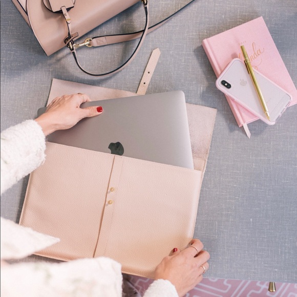 Cuyana Accessories - Cuyana Blush Leather Laptop Sleeve